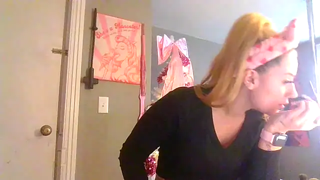 lexybabyxo online show from December 15, 12:54 pm