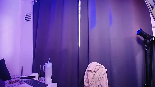 Nicol Love0 online show from February 10, 12:41 pm