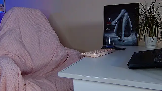 Jules Queen online show from November 25, 6:04 am