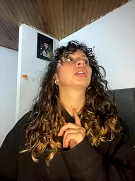 Snapshot of Andi9_ chatting on October 15, 2:03 am Andi9 online show from October 15, 2:03 am