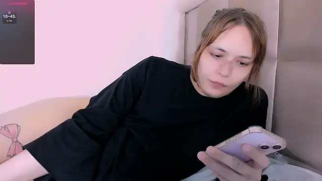 fem to online show from February 8, 8:45 pm