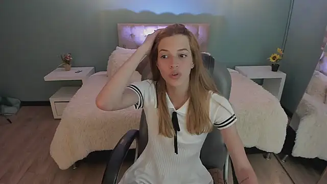 Nora Vennucci online show from February 11, 7:59 pm