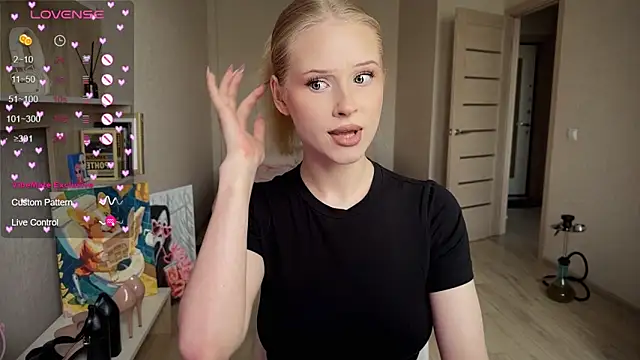 Snapshot of lisa_barbie chatting on September 18, 1:53 pm lisa barbie online show from September 18, 1:53 pm
