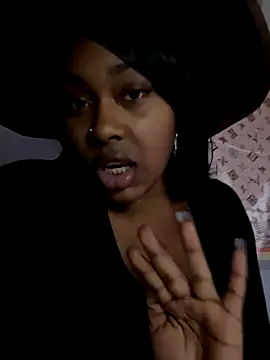 Snapshot of ebonycatlisaaaalime chatting on October 4, 9:15 am ebonycatlisaaaalime online show from October 4, 9:15 am