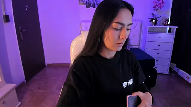 Amy Kiitty  online show from November 25, 12:51 pm