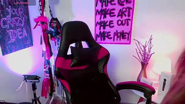 Megaan Greey online show from October 28, 12:38 am