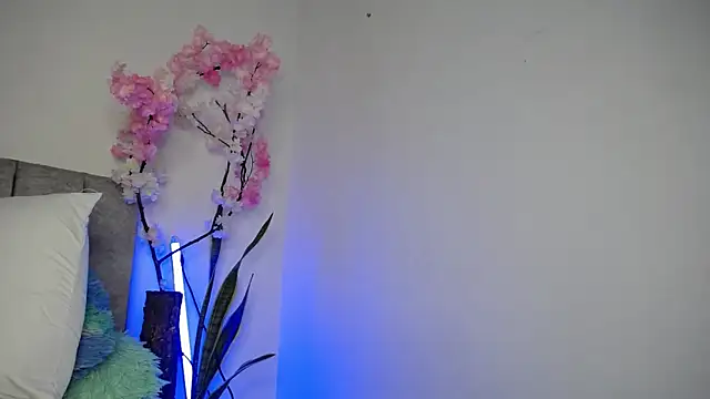 Sweet hot mia online show from June 12, 2:58 pm