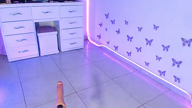 April sexycurvi online show from April 2, 8:34 am