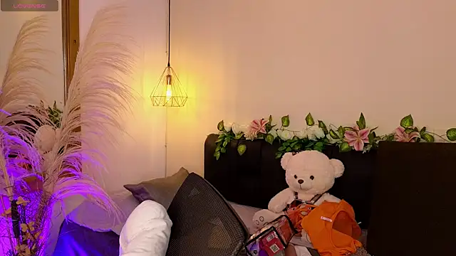 Snapshot of Hannah_williams1 chatting on October 9, 9:19 pm Hannah williams1 online show from October 9, 9:19 pm