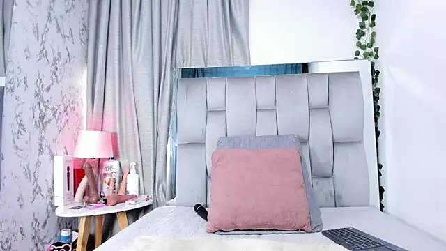 Snapshot of dafne_queenn chatting on October 1, 1:16 pm dafne queenn online show from October 1, 1:16 pm