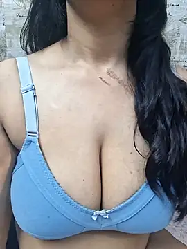 lovelyruhi online show from November 3, 8:18 am