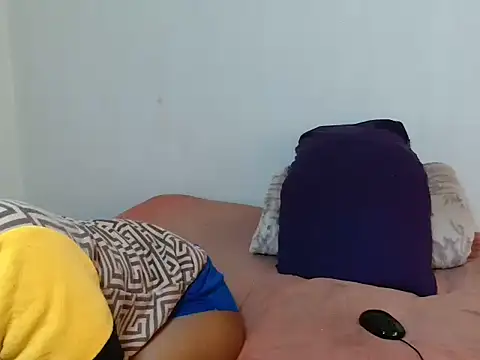 Feathergal69  online show from July 17, 9:24 am