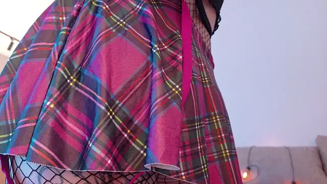 Yuriko May online show from November 13, 4:17 pm