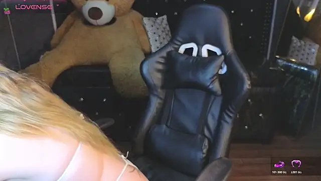 Kitty fox b online show from November 10, 1:06 pm