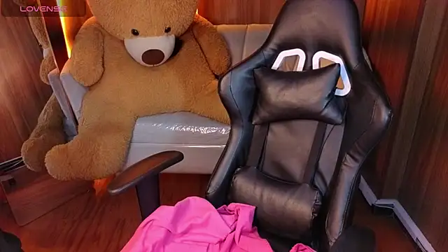 Kitty fox b online show from February 7, 1:37 pm