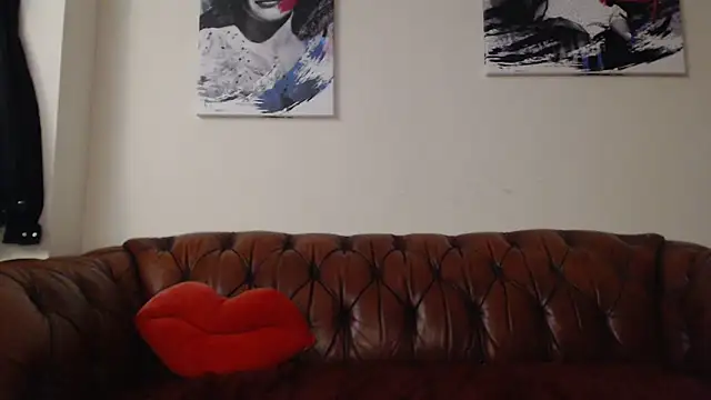 Snapshot of BettyDavisX chatting on September 25, 4:11 am BettyDavisX online show from September 25, 4:11 am