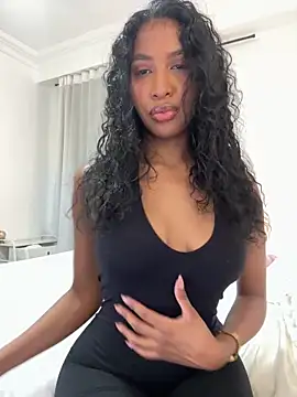 IamCrystal2 online show from June 3, 9:20 pm