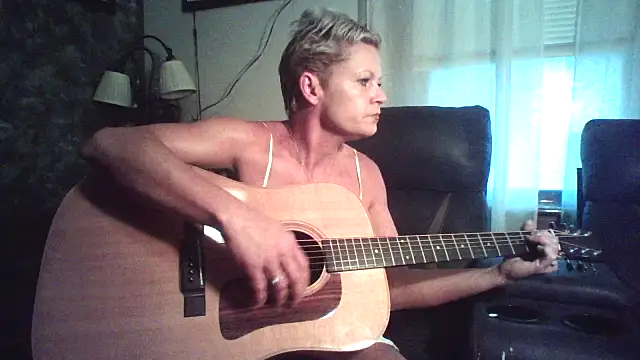 jadegilf1 online show from May 22, 8:40 pm