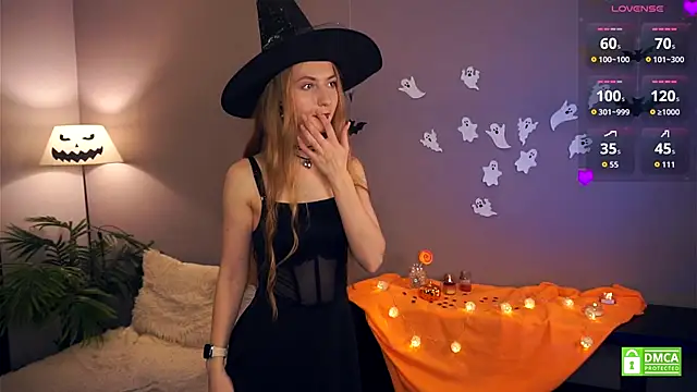 EsmaCarll online show from October 30, 8:32 pm