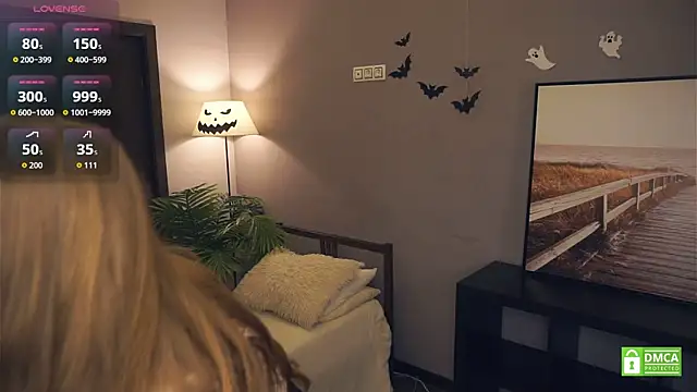 EsmaCarll online show from November 25, 8:31 pm