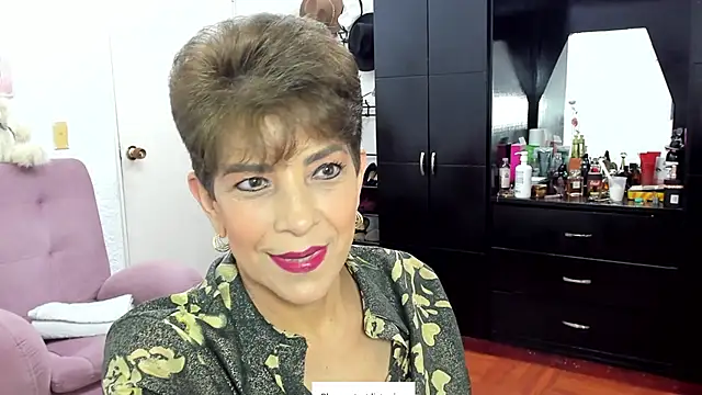 Snapshot of Angelina_Stone_65 chatting on October 18, 12:36 am Angelina Stone 65 online show from October 18, 12:36 am
