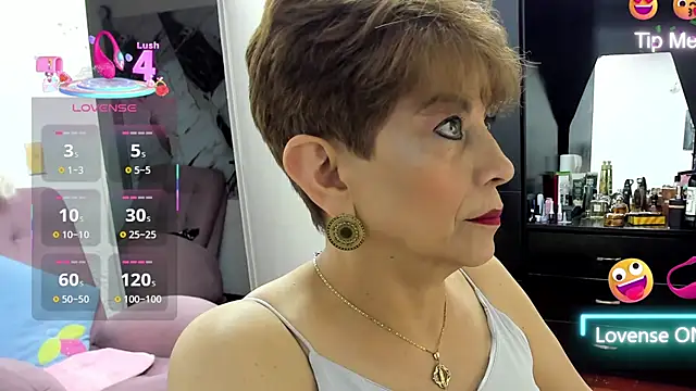 Snapshot of Angelina_Stone_65 chatting on October 2, 11:54 pm Angelina Stone 65 online show from October 2, 11:54 pm