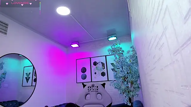 Tiara rr online show from April 18, 3:42 am