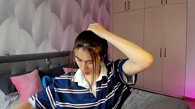 Bambiii bby online show from September 9, 8:14 am