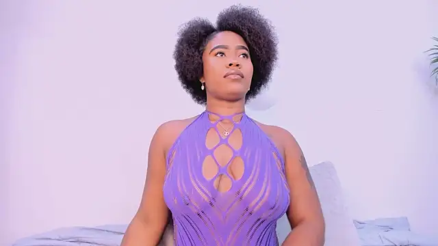 Abril Storm online show from October 28, 8:35 pm