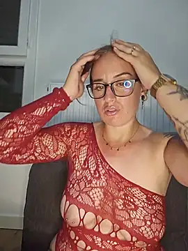 Lindsay 00off online show from June 28, 8:59 pm