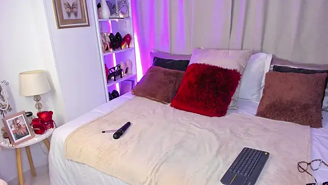Anna Richie online show from May 15, 3:54 am