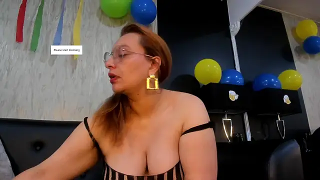 Snapshot of RoxieJackson chatting on October 4, 12:22 pm RoxieJackson online show from October 4, 12:22 pm