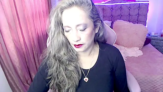 Snapshot of Melanyy_100 chatting on September 16, 7:44 pm Melanyy 100 online show from September 16, 7:44 pm