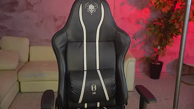 Magnetic Mia  online show from November 14, 12:32 am