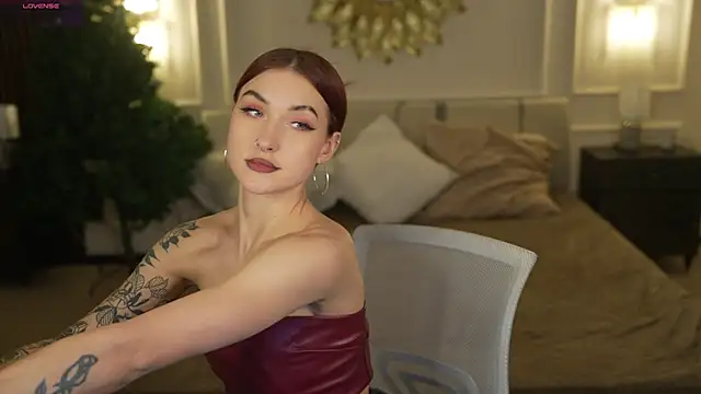 Magnetic Mia  online show from January 15, 4:07 am