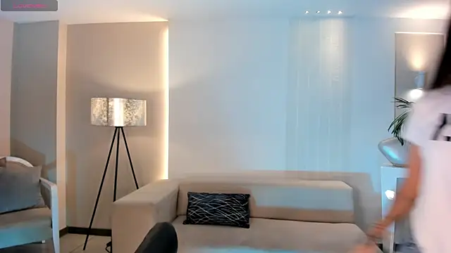 TaraLawrence online show from October 25, 4:53 am