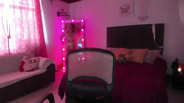 miss julietaa online show from March 4, 3:18 pm