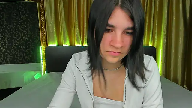 Snapshot of _Polly_Love_ chatting on October 6, 6:19 am Polly Love online show from October 6, 6:19 am