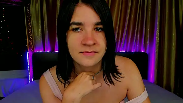 Snapshot of _Polly_Love_ chatting on October 5, 6:18 am Polly Love online show from October 5, 6:18 am