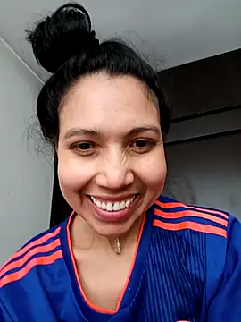 Snapshot of KimPielCanela chatting on October 1, 3:06 pm KimPielCanela online show from October 1, 3:06 pm