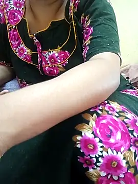Snapshot of yourtamilcouple chatting on September 13, 6:43 am yourtamilcouple online show from September 13, 6:43 am