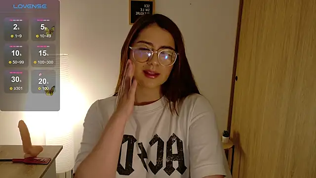 Snapshot of Rachel_t_ chatting on October 1, 10:26 pm Rachel t online show from October 1, 10:26 pm