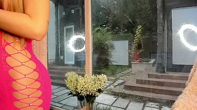 Mia  Milan online show from December 4, 6:48 am