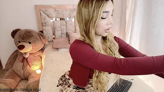 Snapshot of mariana_cruzz chatting on September 12, 2:35 pm mariana cruzz online show from September 12, 2:35 pm