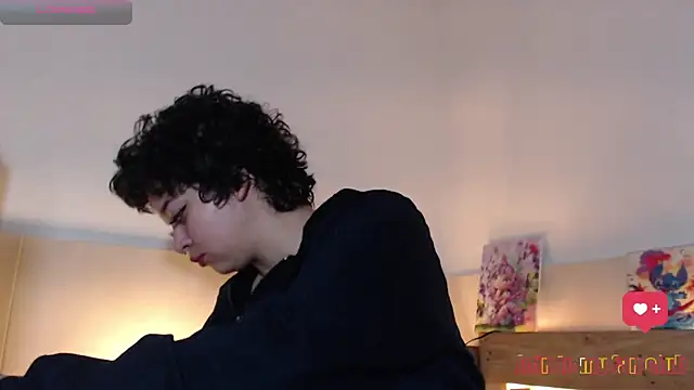 Snapshot of Bitsy_Messy chatting on October 17, 8:34 pm Bitsy Messy online show from October 17, 8:34 pm