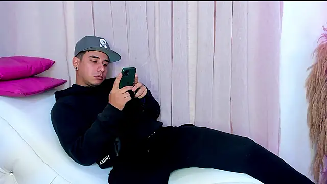 Yourslust  online show from March 21, 1:49 pm