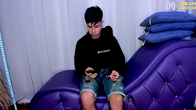 Yourslust  online show from October 31, 10:03 pm