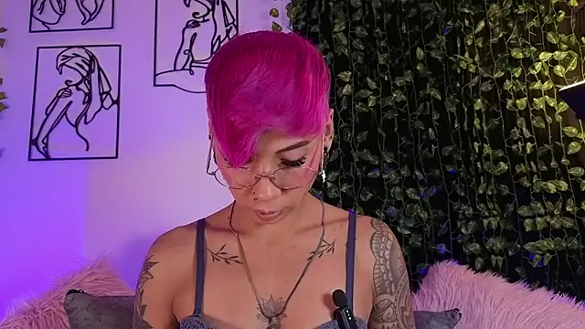 MiaMorgan  online show from November 5, 1:38 pm