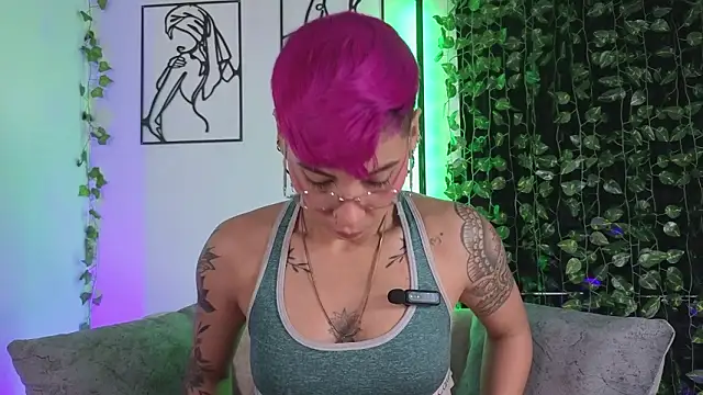 MiaMorgan  online show from February 3, 1:05 pm