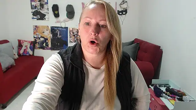 Snapshot of emperabigbootybigass chatting on September 23, 12:36 pm emperabigbootybigass online show from September 23, 12:36 pm